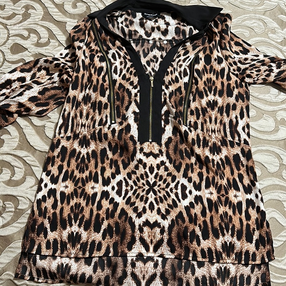 NWOT size XS Cheetah print Bebe shirt!